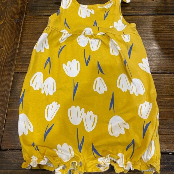 Girls 24 month Carter’s Romper - Picture 3 of 4